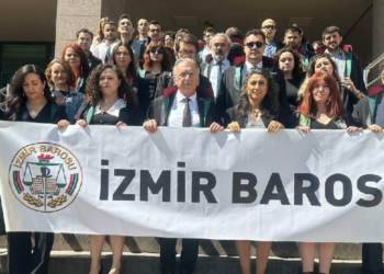 “Savunma Nöbeti” İzmir’de yükseldi: Barolardan hükümete sert mesaj “10 Yıldır Süren Baskıya Boyun Eğmeyeceğiz!”