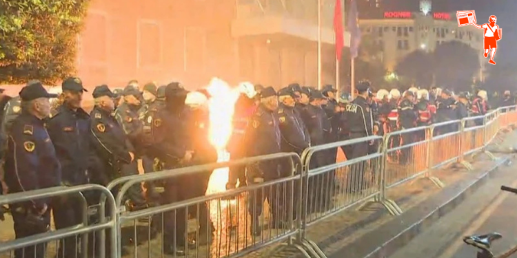 Arnavutluk’ta protestolar tırmandı