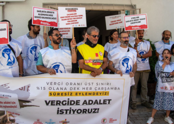 Sağlık emekçilerinden 54’üncü vergi eylemi: “Üst sınır yüzde 15 olana kadar durmayacağız”