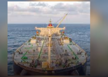 İstanbul Boğazı açıklarında kritik olay: Ham petrol tankerinde patlama ve saldırı şüphesi