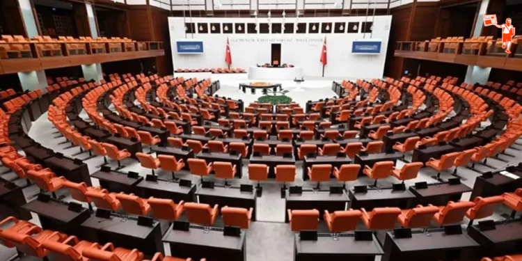 Meclis’te kritik teklif geçti: Doğum izni artıyor, sosyal medyaya yaş sınırı geliyor