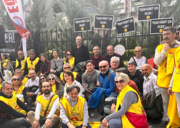 Öğretmenler bakanlık önünde “Yaşam Nöbeti”ne geçti