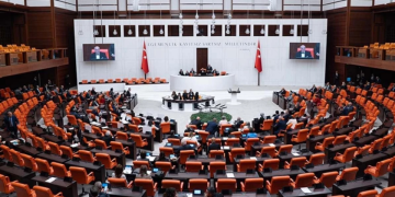 TBMM’den kritik düzenleme: Doğum izni uzatıldı, 15 yaş altına sosyal medya yasağı geldi